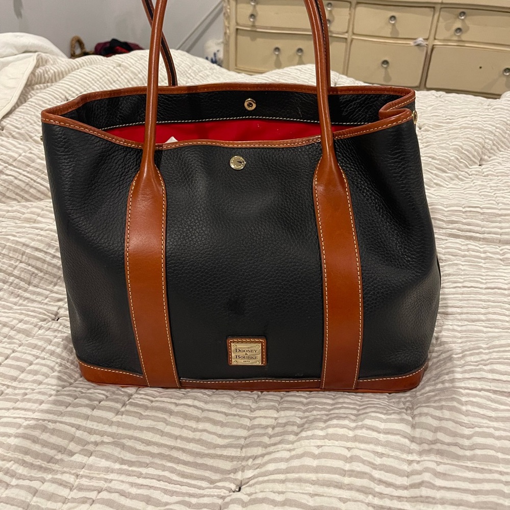 Dooney & Bourke NWOT beautiful bag.